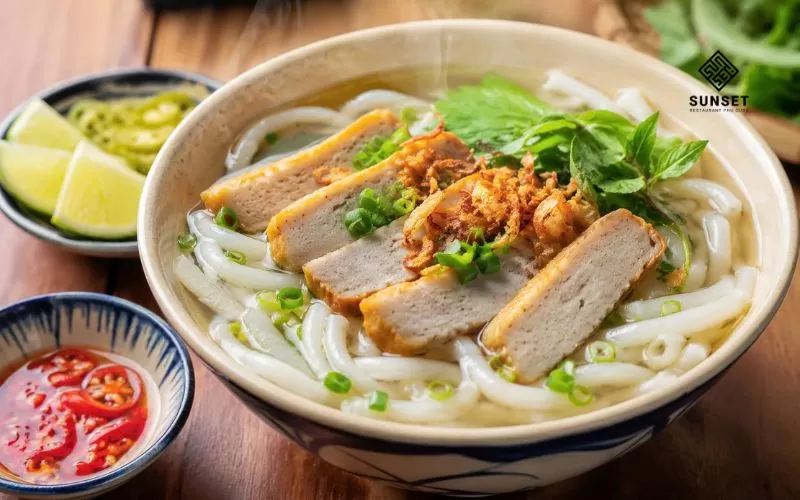 Bánh canh chả cá thu - Món ăn sáng quen thuộc của người dân Phú Quốc