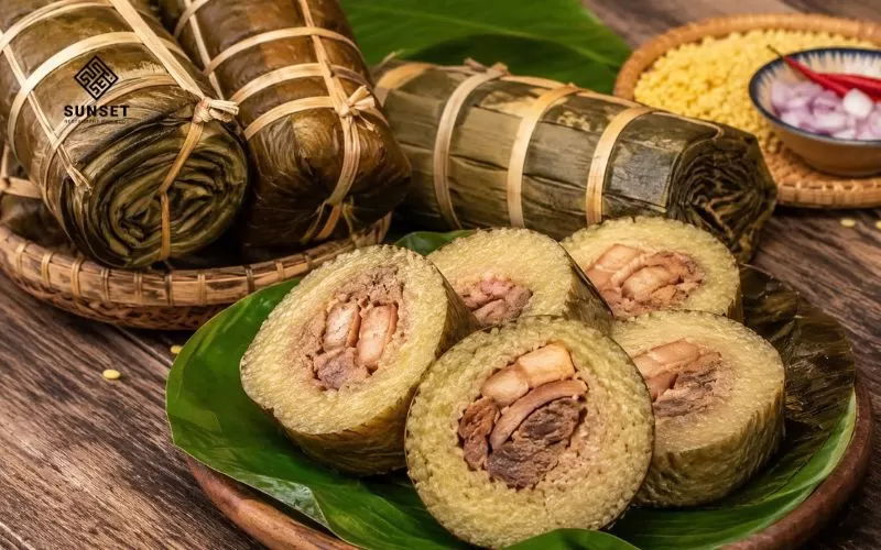 Bánh tét mật cật - được gói bằng lá mật cật nên có mùi thơm rất riêng