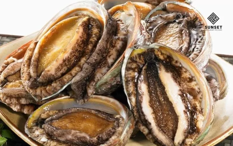 Bào ngư là hải sản có giá trị cao, thường được mua làm quà biếu