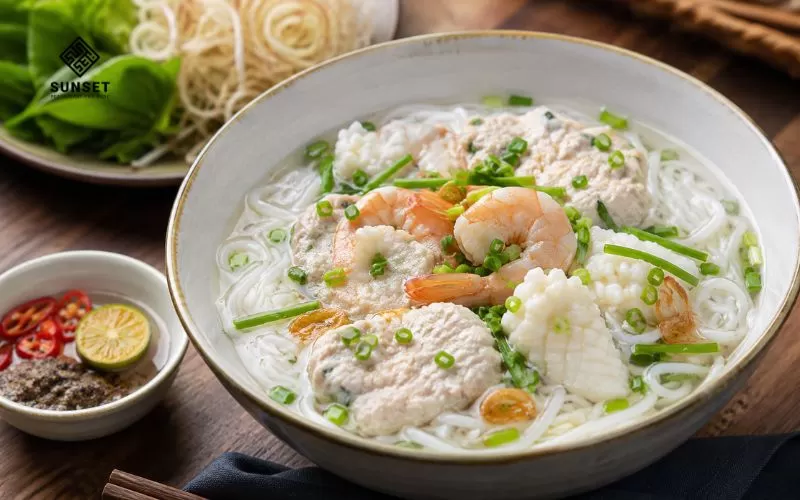 Bún quậy là món ăn đặc trưng khi nhắc đến Phú Quốc