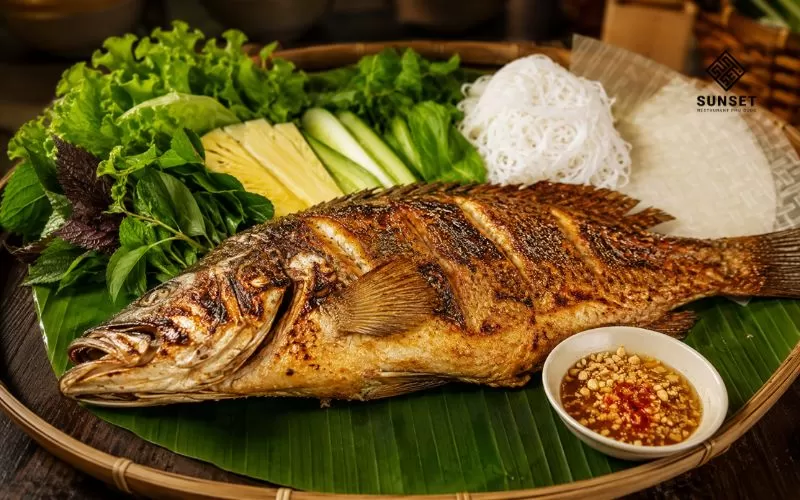 Cá mú nướng mọi nổi tiếng với phần thịt trắng, săn chắc, ít xương