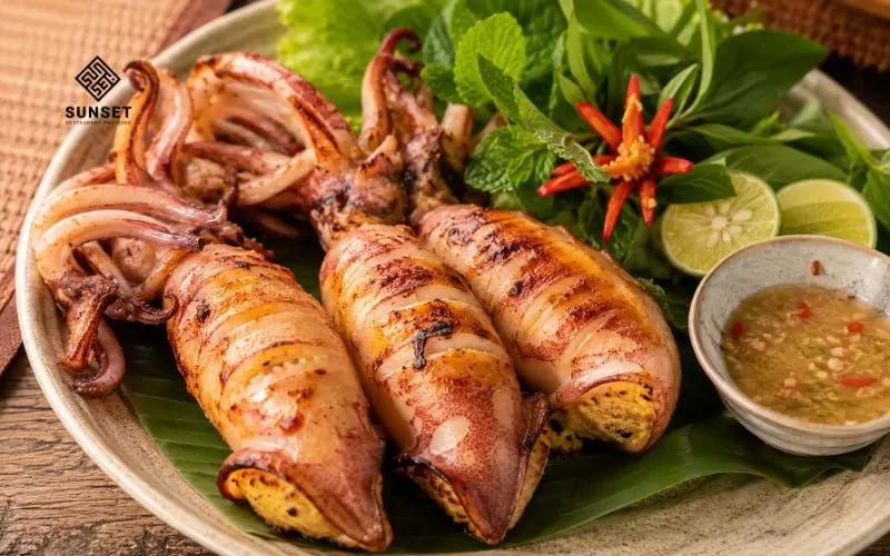 Mực trúng nướng - Món ăn không thể bỏ qua khi đặt câu hỏi ăn gì ở Phú Quốc