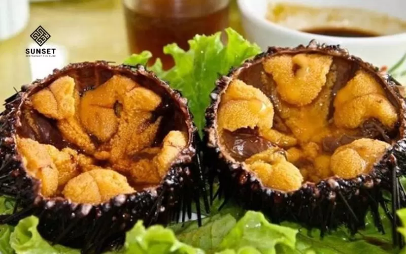 Nhum biển có thể mua tươi hoặc thưởng thức tại chỗ dưới dạng nướng mỡ hành, nấu cháo