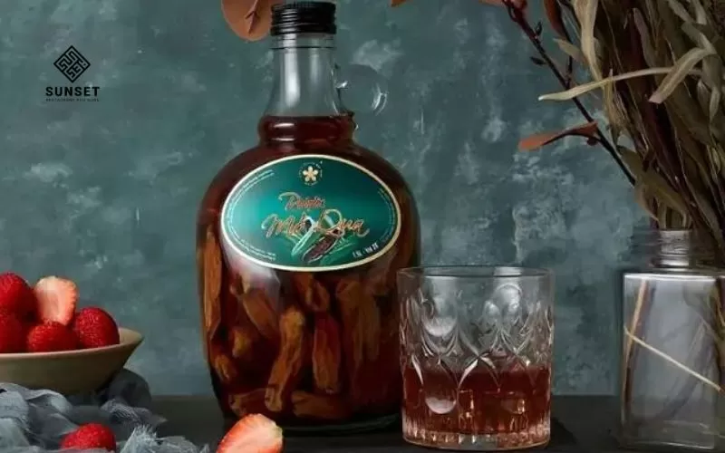 Rượu mỏ quạ là loại rượu ngâm từ trái mỏ quạ, một sản vật rừng khá đặc biệt ở Phú Quốc